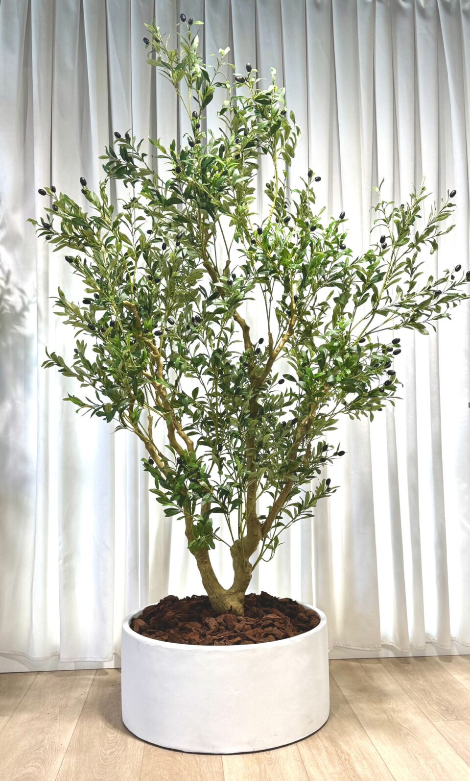 Cylinder | זית מלאכותי עצום